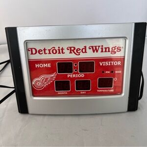 Detroit Red Wings 6.5'' x 9'' Scoreboard Desk Clock